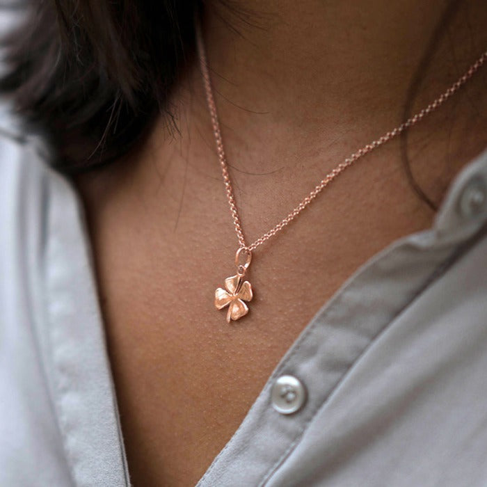 Four leaf clover store necklace rose gold